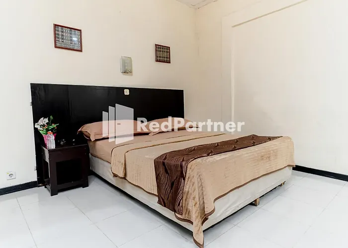 Cherry Pink Hotel Medan Mitra Reddoorz