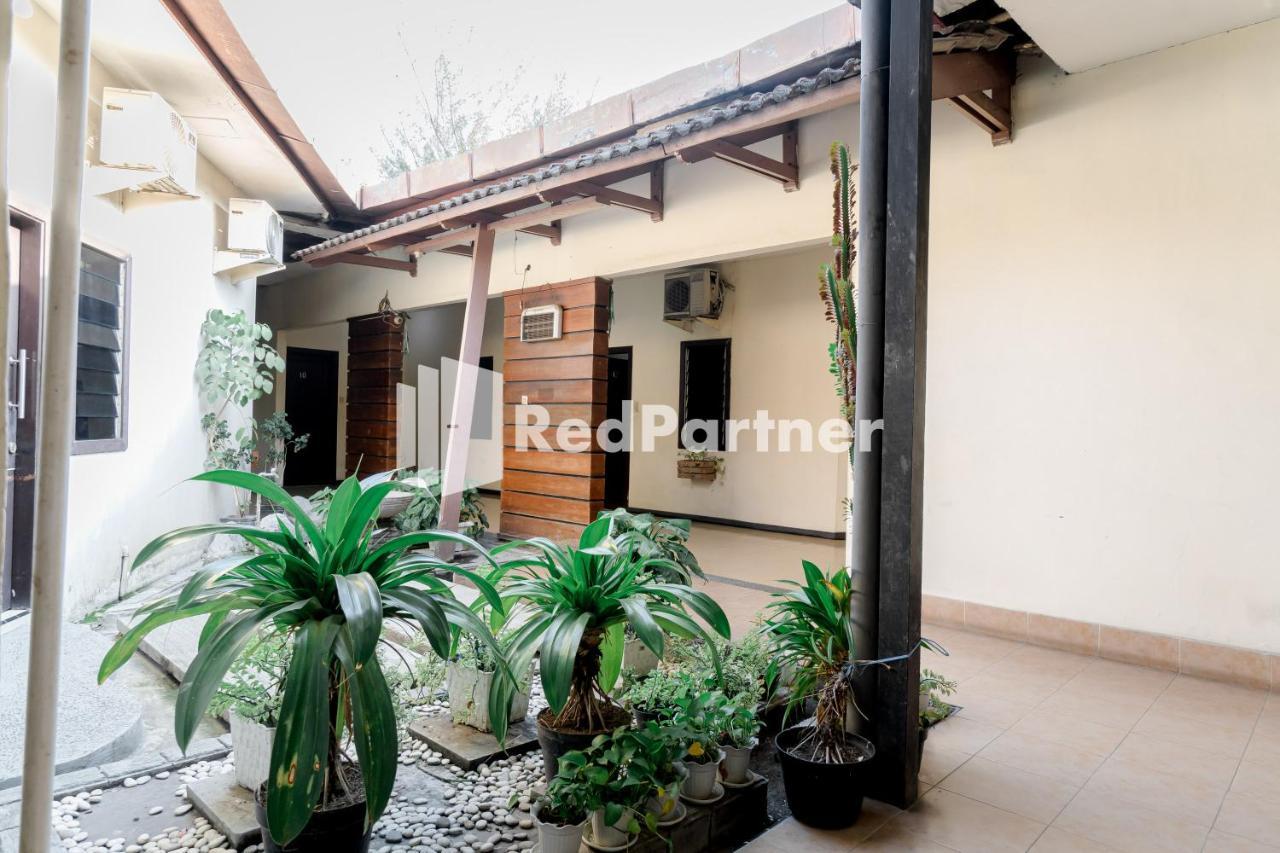 Cherry Pink Mitra Reddoorz Medan