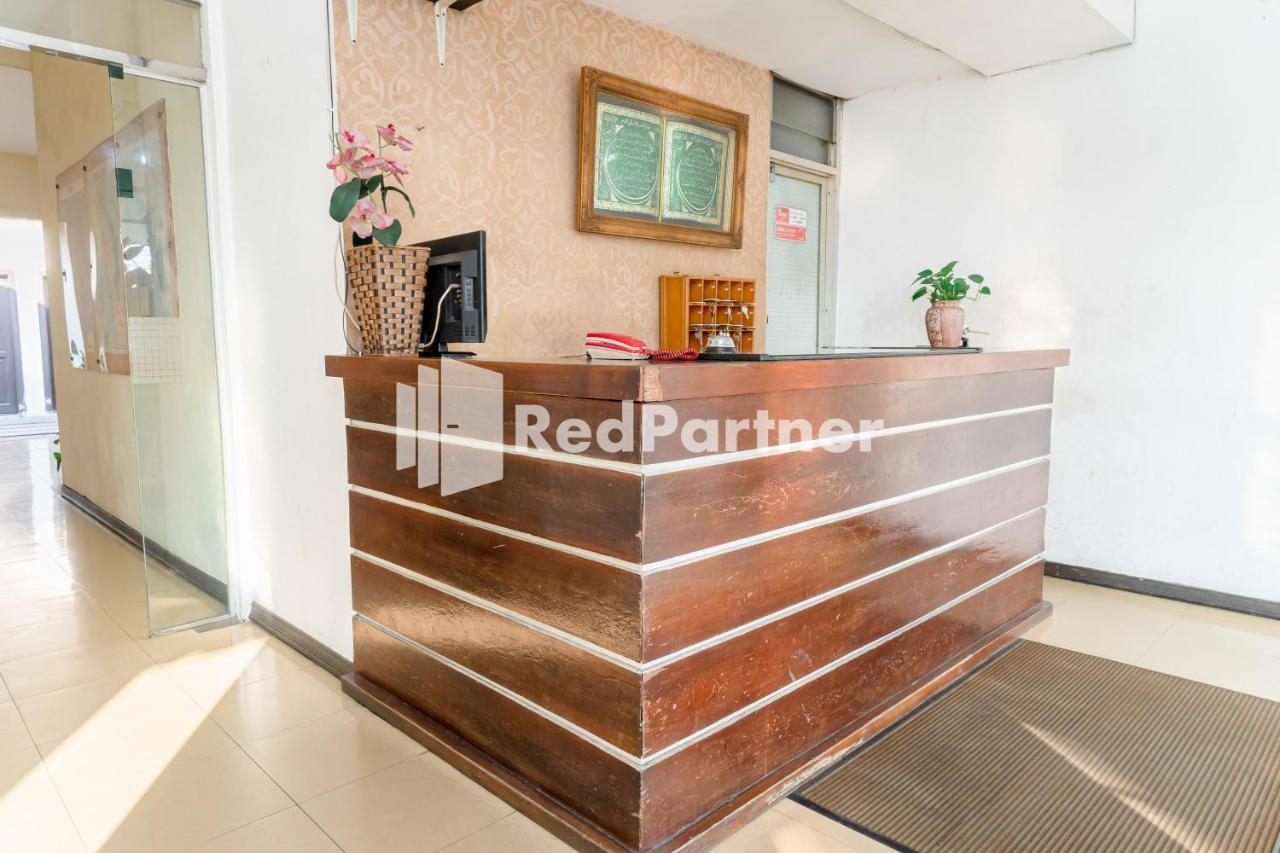 Cherry Pink Mitra Reddoorz Medan