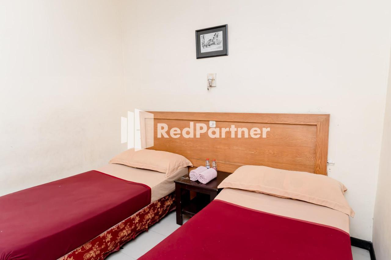 Cherry Pink Mitra Reddoorz Medan